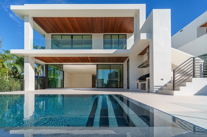 Çeşme'de Deniz Manzaralı Lüks Villa